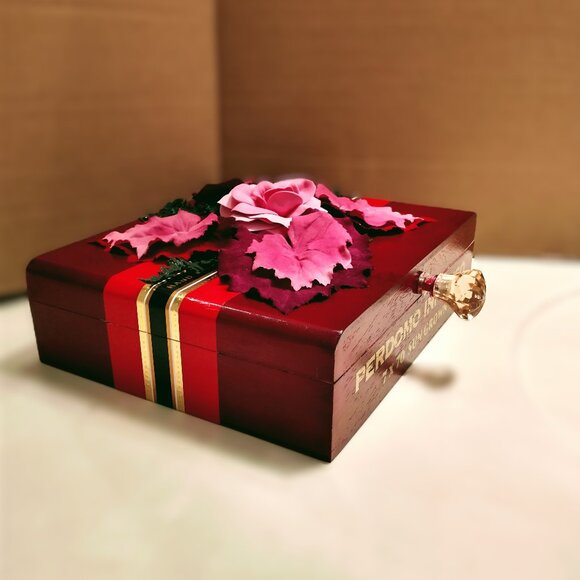 Suenos de Saundra Upcycled Perdomo Cedar Cigar Box, Home Decor /Storage - Picture 8 of 13